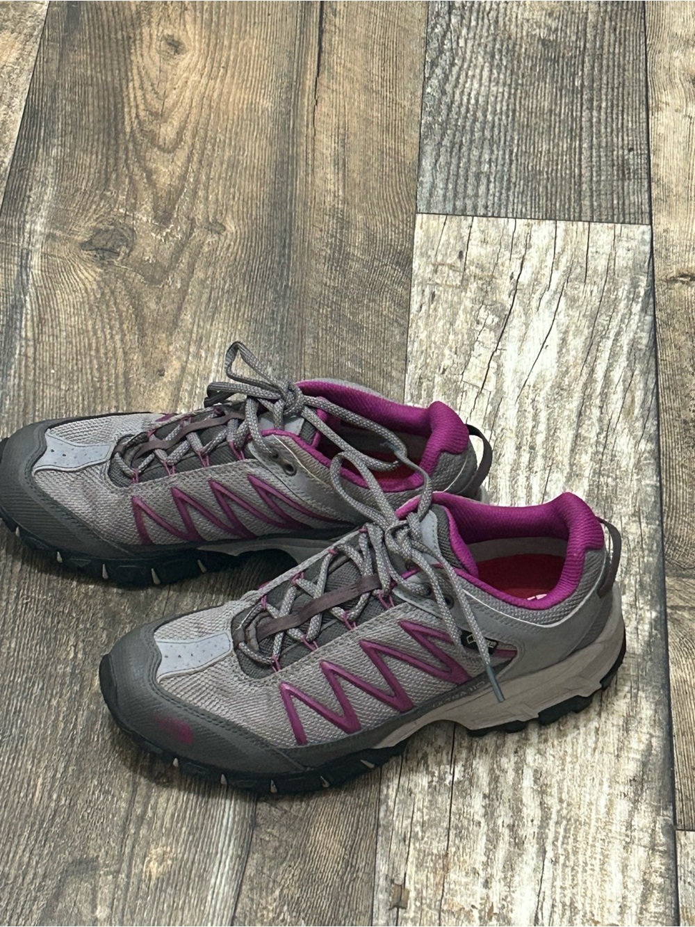 The North Face Ultra 110 GTX
Shoes Womens 9.5 Gray Pink
Waterproof Trail Hiking